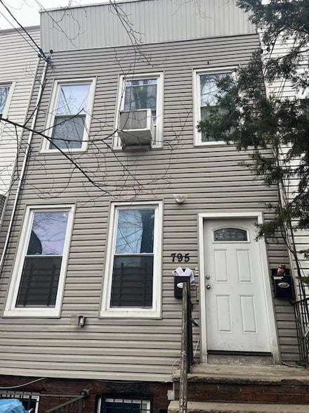 795 Logan St Unit 2nd Floor, Brooklyn, NY 11208