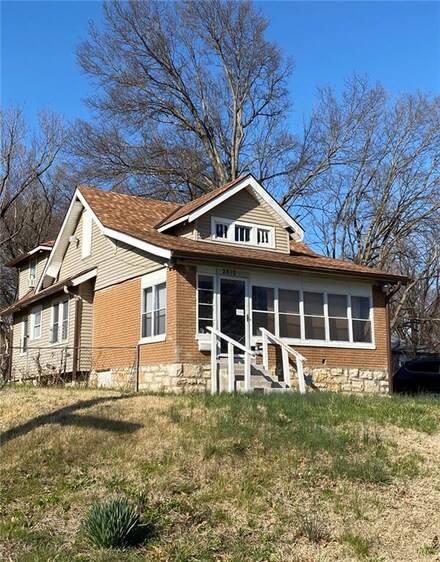 2810 E 73rd St, Kansas City, MO 64132