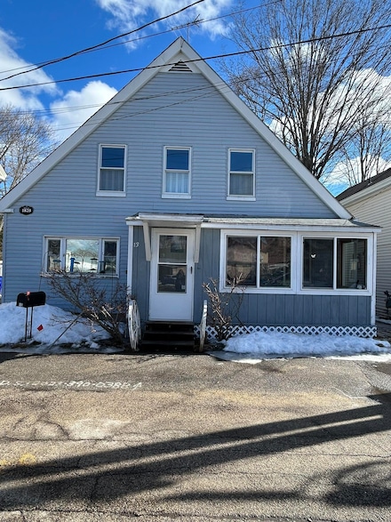 13 Kossuth St, Exeter, NH 03833