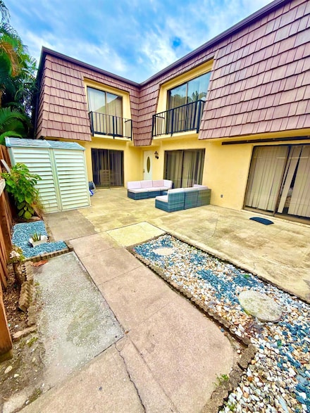 711 Springdale Cir, Palm Springs, FL 33461