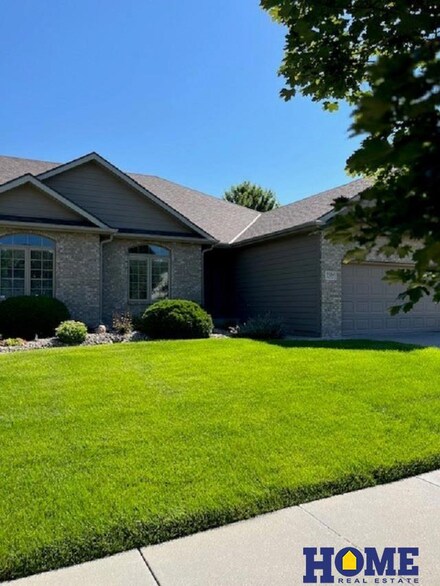7504 Phares Dr, Lincoln, NE 68516