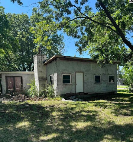 727 N Line St, Belle Plaine, KS 67013