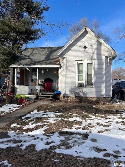209 E Harris St, Petersburg, IL 62675