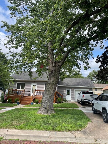 507 N 14th St, Marysville, KS 66508