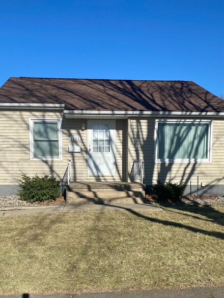 1141 Cornwall Ave, Waterloo, IA 50702
