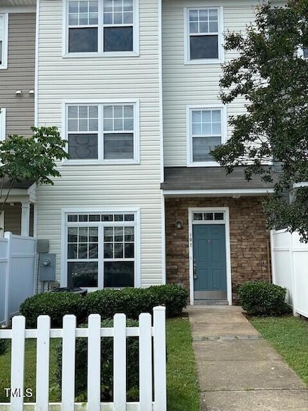 330 Gilman Ln Unit 102, Raleigh, NC 27610