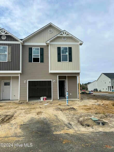 255 Crab Claw Spit Ln, Jacksonville, NC 28546