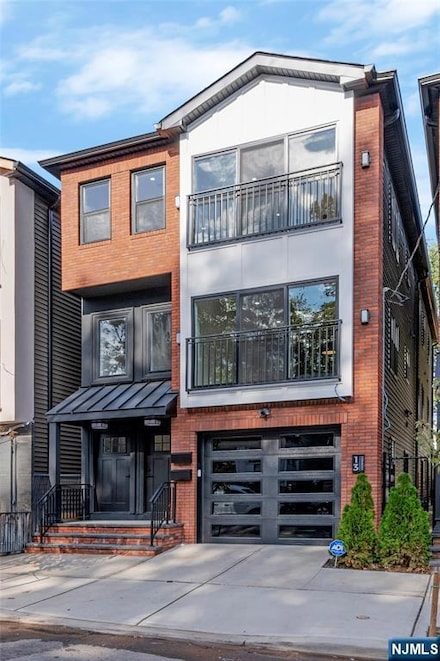 13 Voorhees St, Newark, NJ 07108