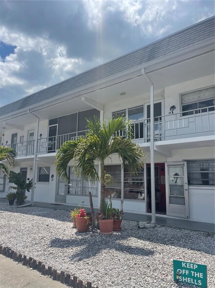 1221 Drew St Unit B15, Clearwater, FL 33755