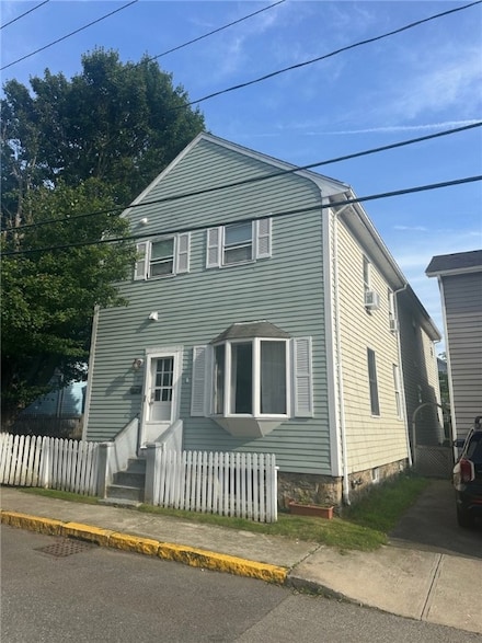 17 Mcallister St, Newport, RI 02840