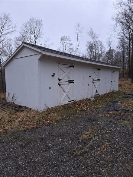 921 Branchton Rd, Boyers, PA 16020