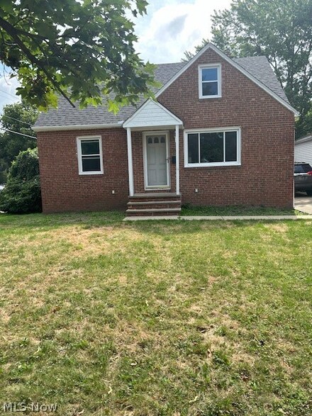 1351 Parkview Dr, Cleveland, OH 44124