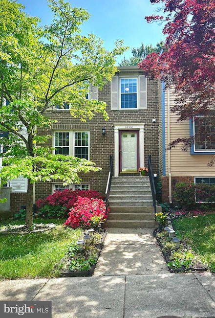 6808 Heatherway Ct, Alexandria, VA 22315