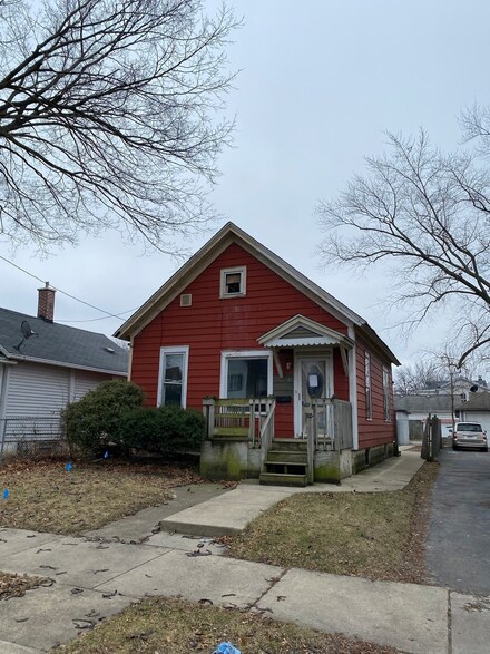 437 Weston Ave, Aurora, IL 60505