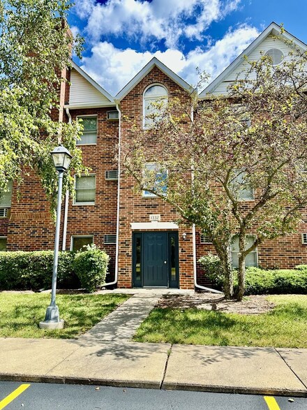 1332 Cunat Ct Unit 2A, Lake In the Hills, IL 60156
