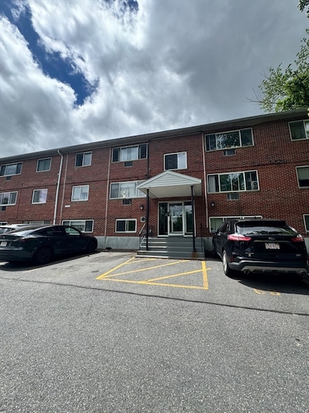 137 Winthrop St Unit 14A, Framingham, MA 01702