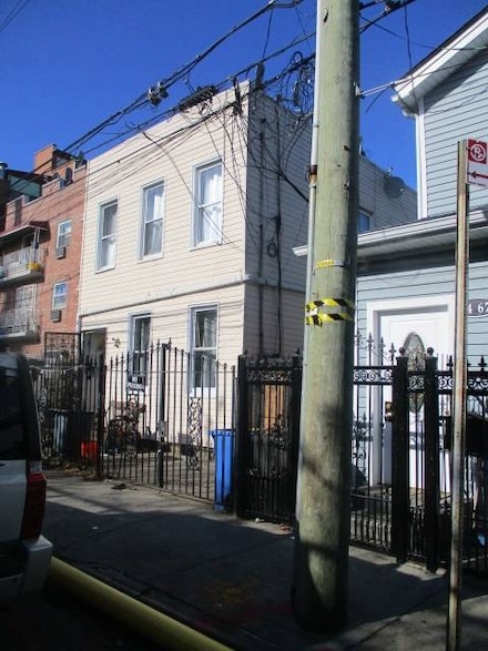 9465 44th Ave, Elmhurst, NY 11373