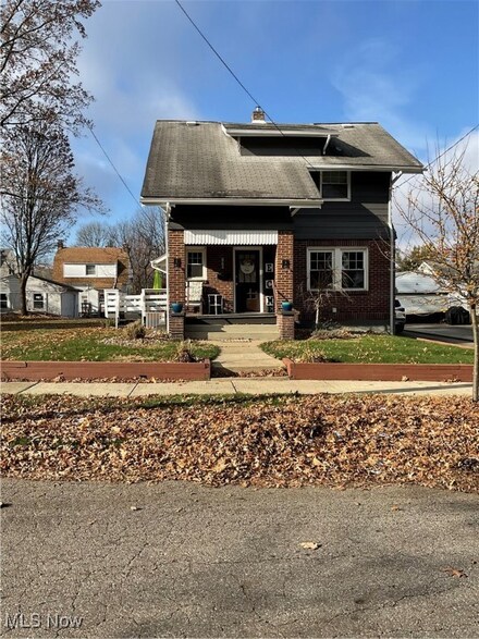 598 Melrose St, Akron, OH 44305