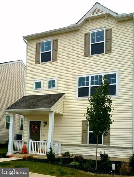 321 Cabot Cir, Willow Street, PA 17584