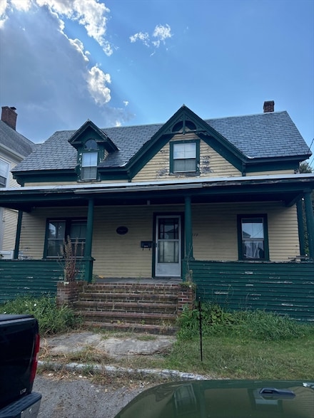 279 Foster St, Lowell, MA 01851