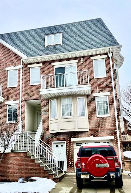 329 Soundview Ln, College Point, NY 11356