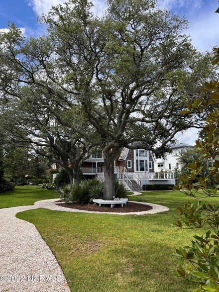 317 Bradley Creek Point Rd, Wilmington, NC 28403