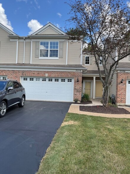 2510 Evergreen Cir Unit 38, McHenry, IL 60050
