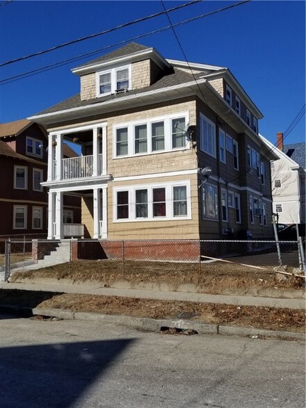 51 Gallatin St, Providence, RI 02907