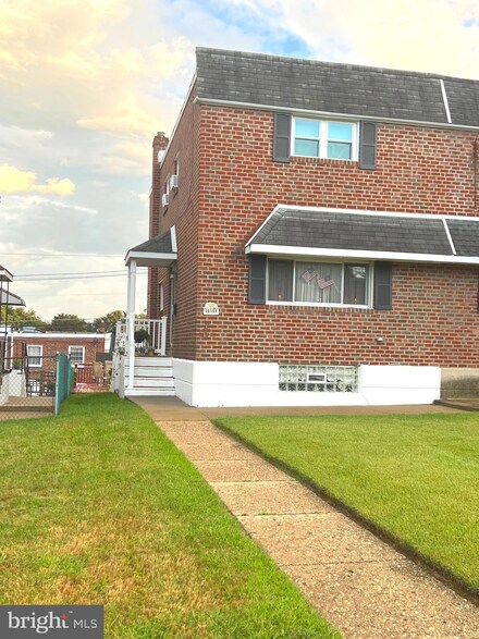 15151 Endicott St, Philadelphia, PA 19116