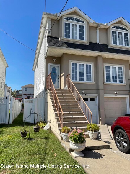 517 Mill Rd, Staten Island, NY 10306