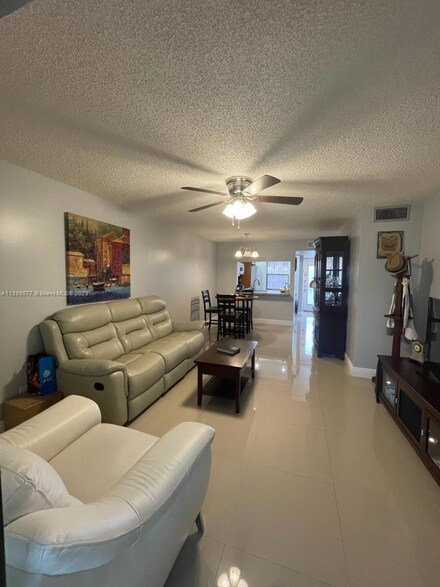 10120 Sunrise Lakes Blvd Unit 203, Sunrise, FL 33322