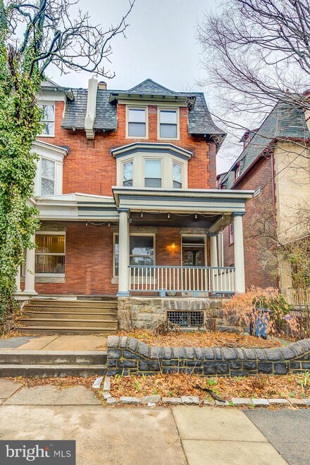 1017 S 46th St, Philadelphia, PA 19143