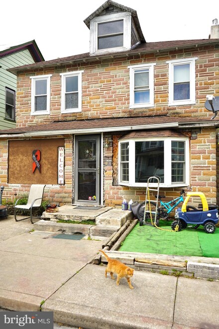 17 W Ohio St, McClure, PA 17841