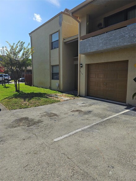 8455 W Missionwood Dr, Miramar, FL 33025