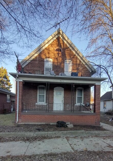 910 Summit St, Joliet, IL 60435