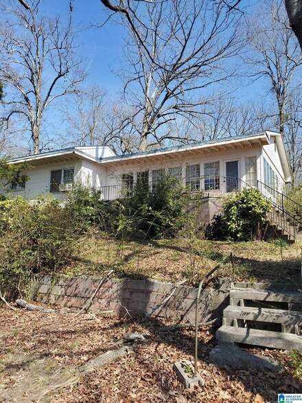1221 Lake Tate Rd, Sylacauga, AL 35151