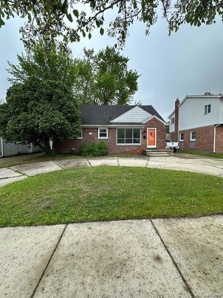 10419 W 11 Mile Rd, Huntington Woods, MI 48070
