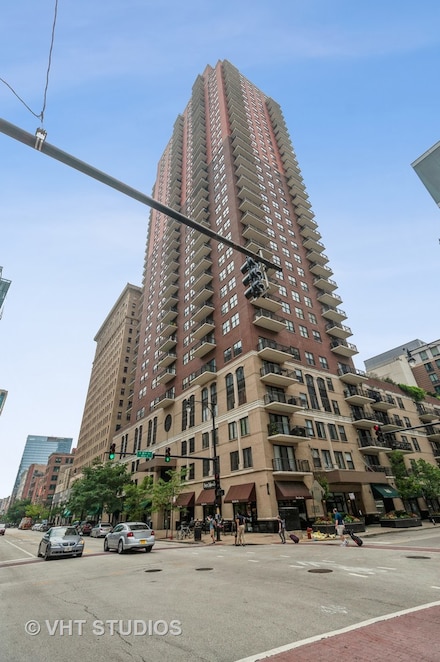 41 E 8th St Unit 2C, Chicago, IL 60605