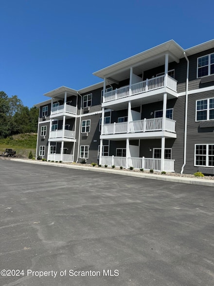 213 Circle Dr, Taylor, PA 18517