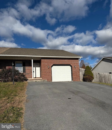 18 Larch Dr, Shippensburg, PA 17257