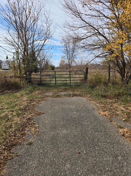 10681 Prairie Rd, Washington Court House, OH 43160