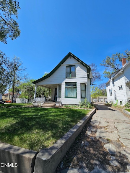 702 N 4th St, Bismarck, ND 58501