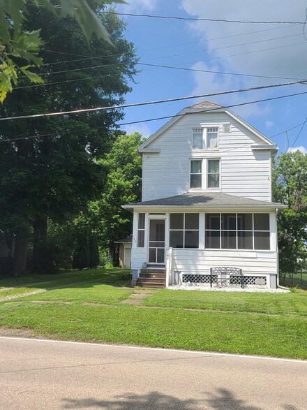 108 N Pine St, Buda, IL 61314