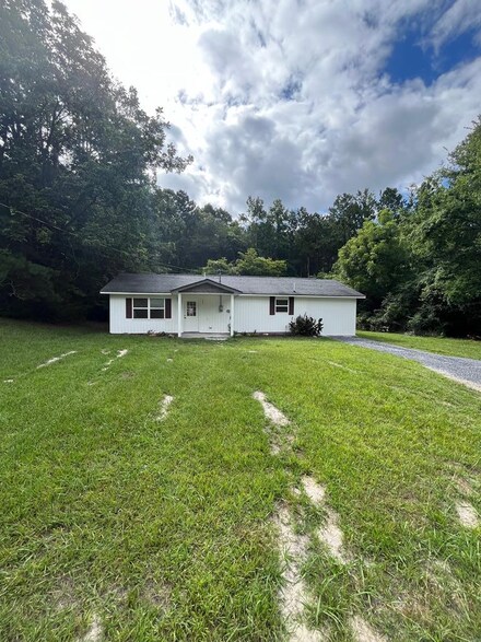 1635 Kendall Dr, Rocky Face, GA 30740