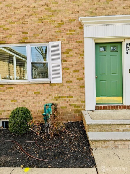 160 Evergreen Rd Unit 13A, Edison, NJ 08837