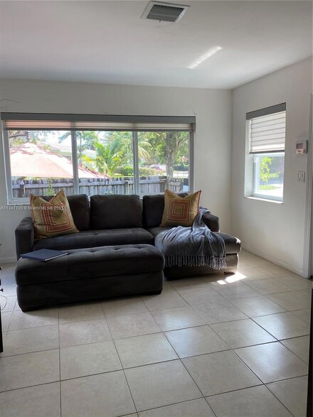 795 NE 146th St, North Miami, FL 33161