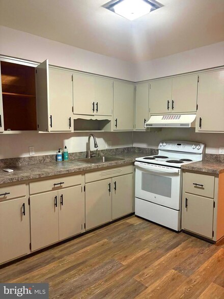 2 Bridge St, Lambertville, NJ 08530
