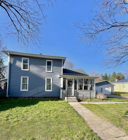 304 W Telegraph St, Dowagiac, MI 49047