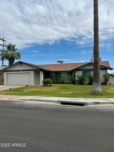 607 E Diamond Dr, Tempe, AZ 85283