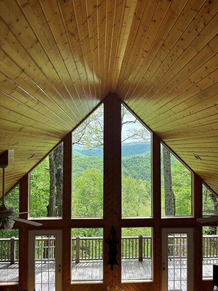 108 Beechwood Rd, Franklin, NC 28734